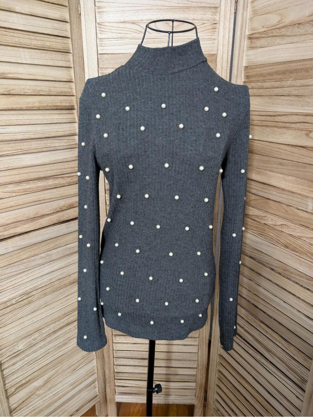 Stradivarius High neck Sweater Pearl designs Medium